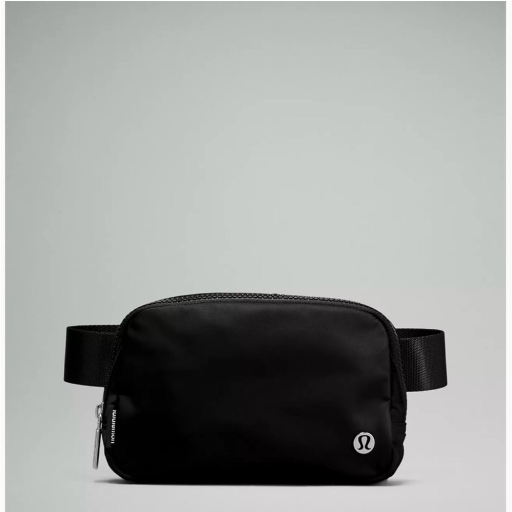 Lululemon Everywhere belt bag 1L